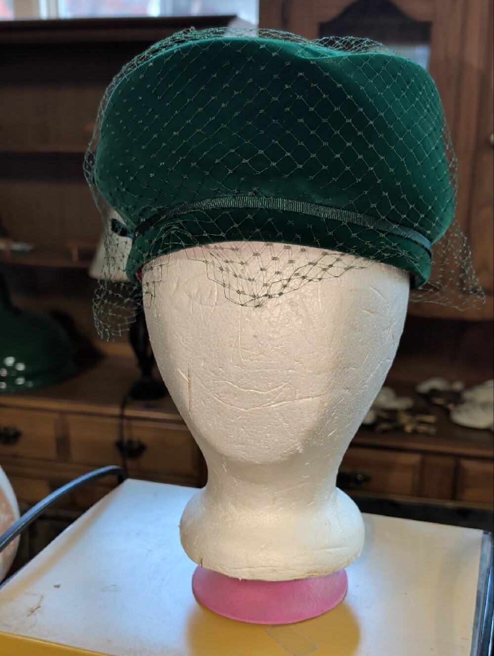 Mid Century Union Made Vintage Green Velvet Veiled Pillbox Hat - Picture 2 of 10